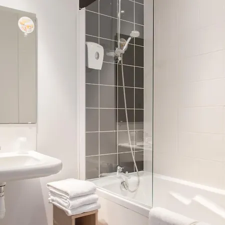 Eco La Rochelle Centre Les Minimes Hotel