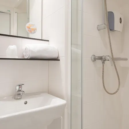 Eco La Rochelle Centre Les Minimes Hotel