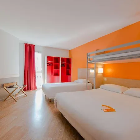 Eco La Rochelle Centre Les Minimes Hotel 2*