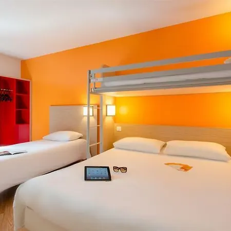 Eco La Rochelle Centre Les Minimes Hotel 2*