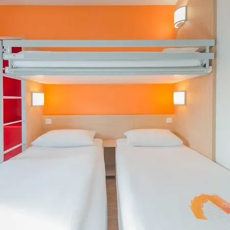 Eco La Rochelle Centre Les Minimes Hotel 2*